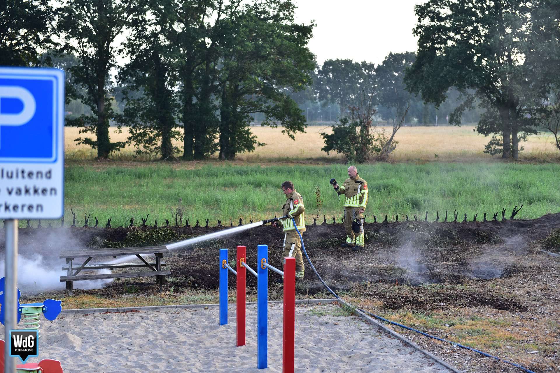 Brandweer blust opnieuw opgelaaide buitenbrand in Meijel
