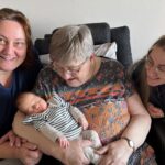 Vier generaties uit één familie samen op de foto