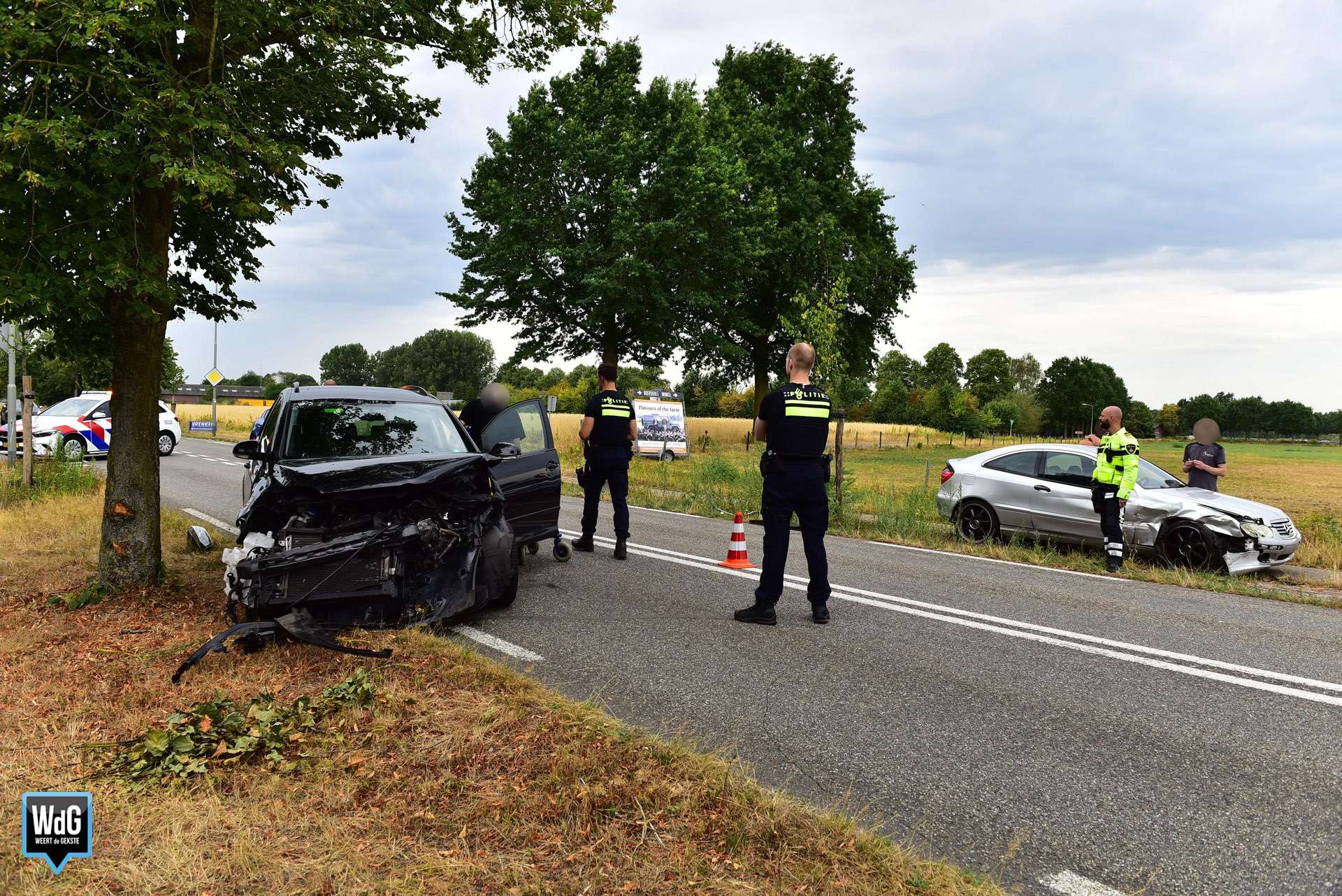 Twee auto's botsen op de Leveroyseweg in Heythuysen