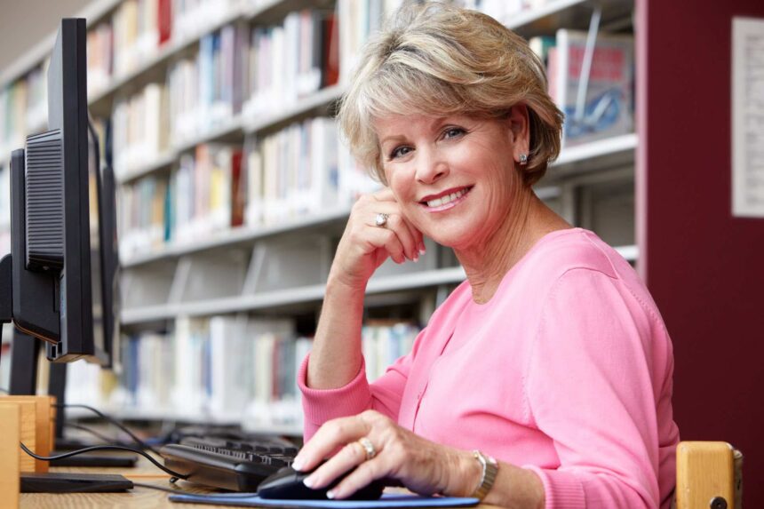 Gratis computercursus Klik & Tik bij Bibliocenter Weert. Foto via DepositPhotos