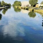 Diesel zorgt voor stank en oliefilm op Zuid-Willemsvaart in Weert