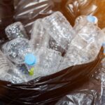 KVW Stramproy haalt statiegeldflessen en -blikjes op. Foto via DepositPhotos