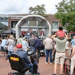 Springen en muziek tijdens koopzondag in Weerter binnenstad