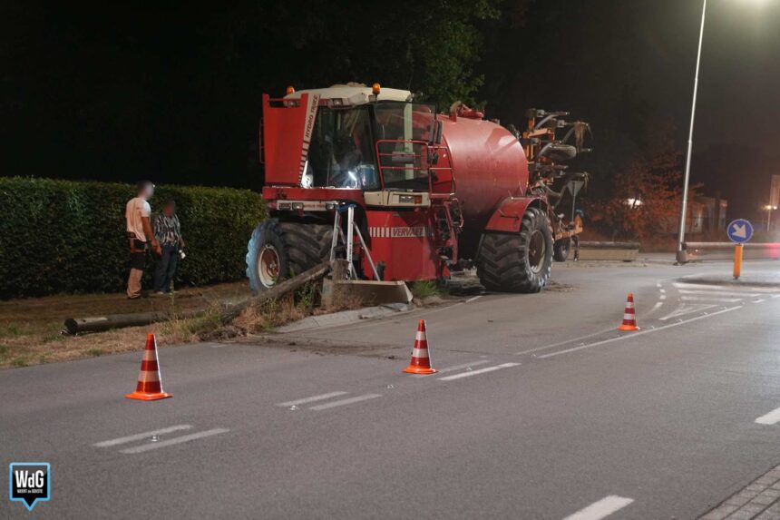 Landbouwvoertuig botst tegen komremmer in Stramproy
