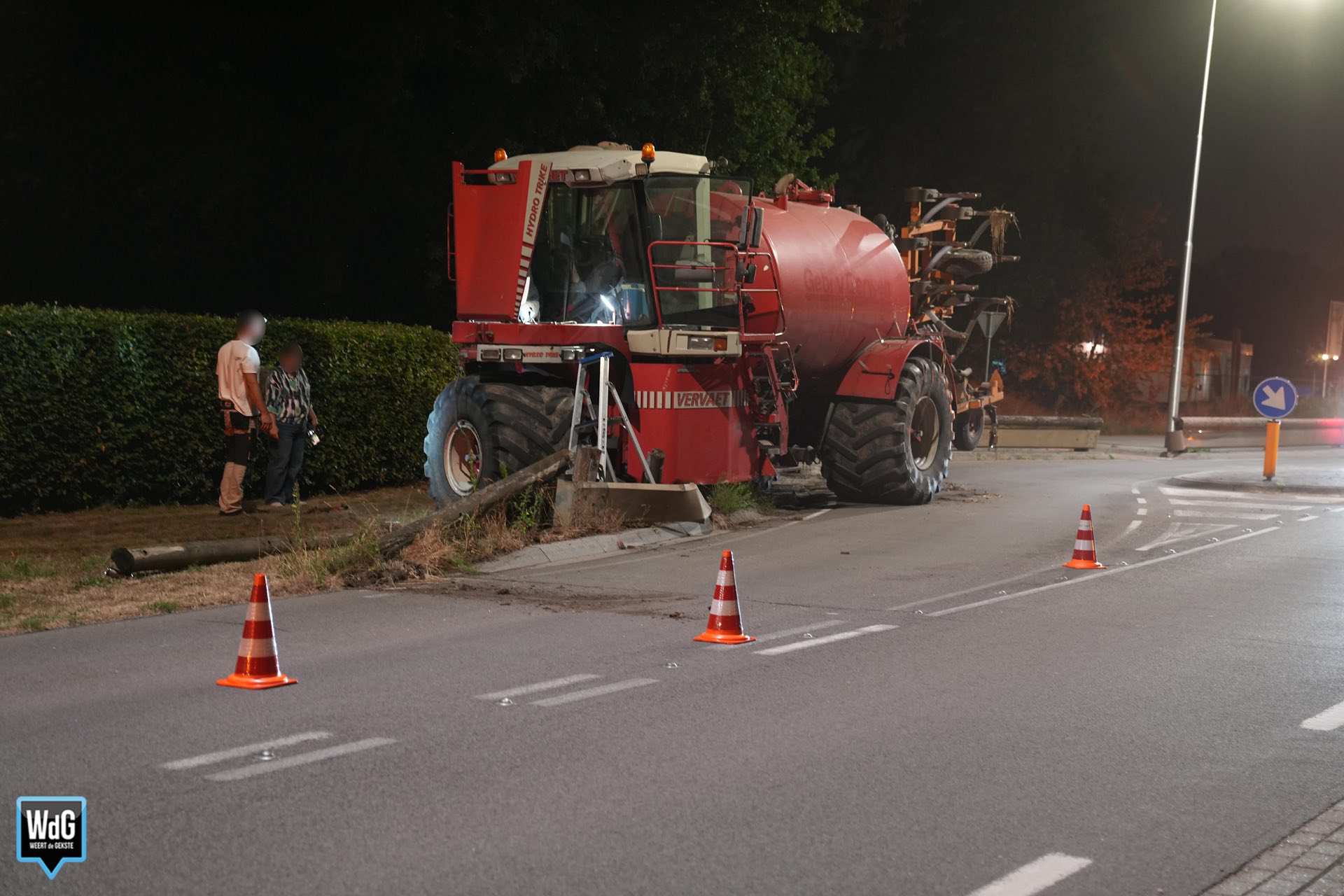 Landbouwvoertuig botst tegen komremmer in Stramproy