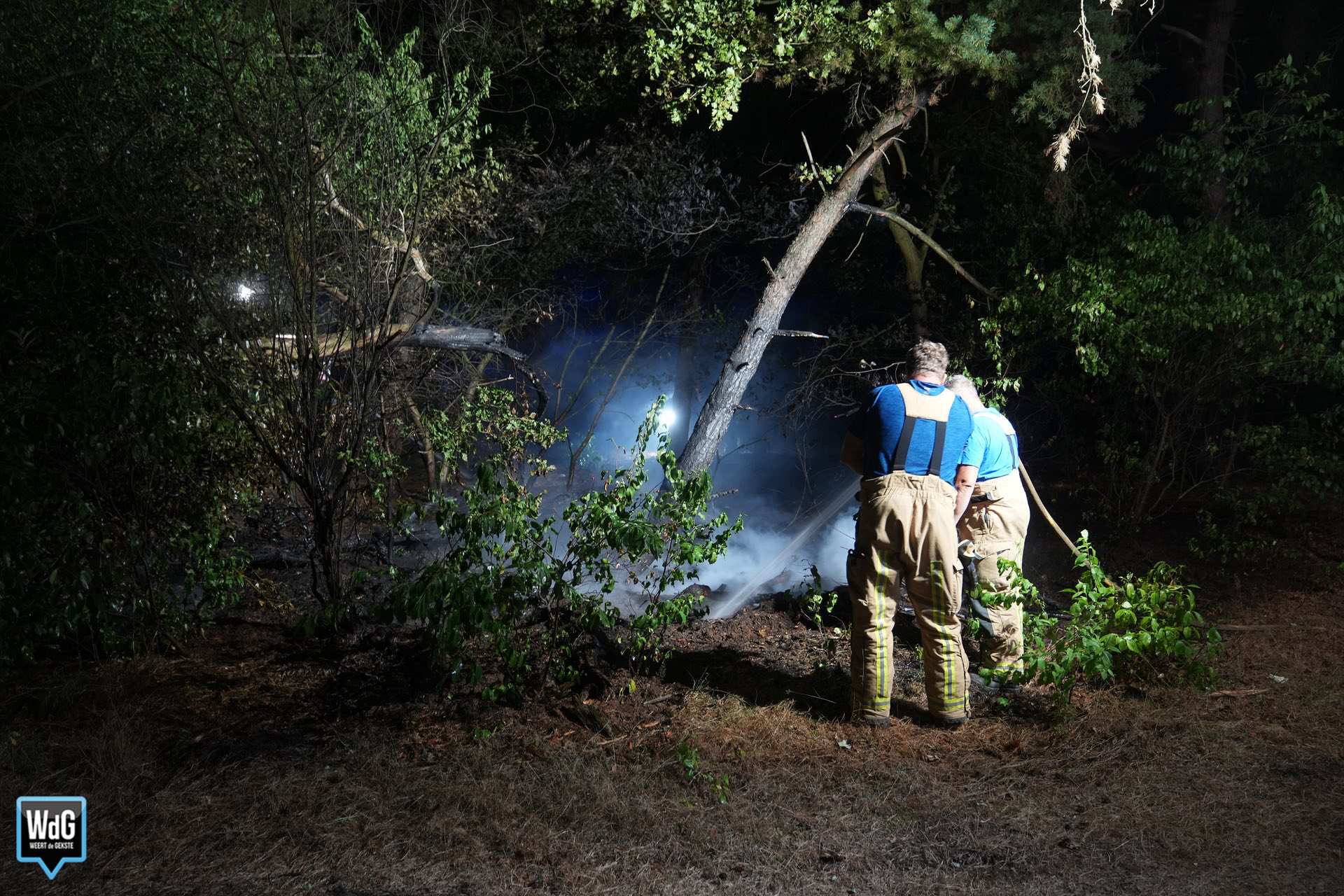 Brandweer dooft natuurbrand aan Randweg-Oost in Budel
