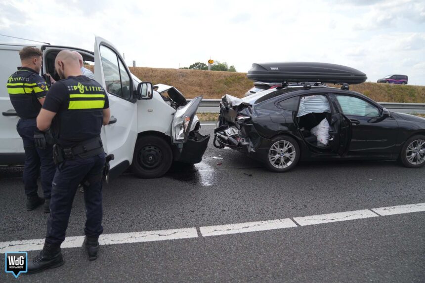 Kop-staartbotsing in file door vrachtwagenbrand op A2