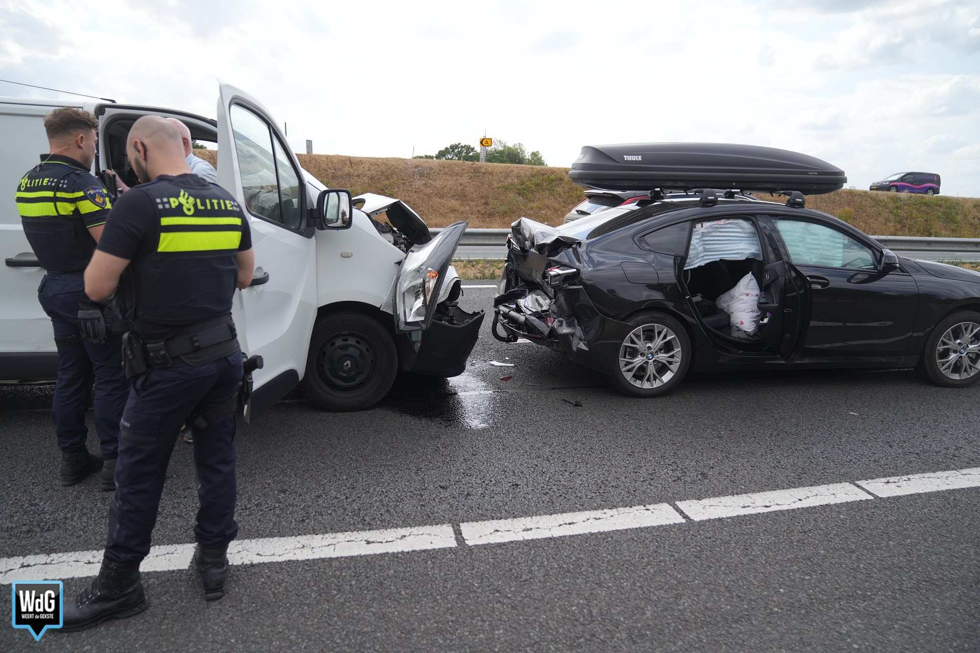 Kop-staartbotsing in file door vrachtwagenbrand op A2