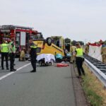 Bestelauto slaat over de kop op A2 bij Weert