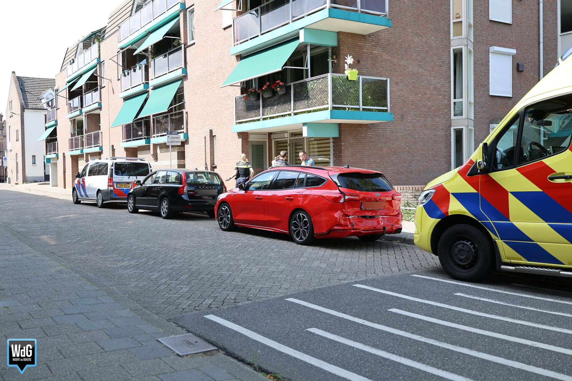 Kop-staartbotsing op de Emmasingel in Weert