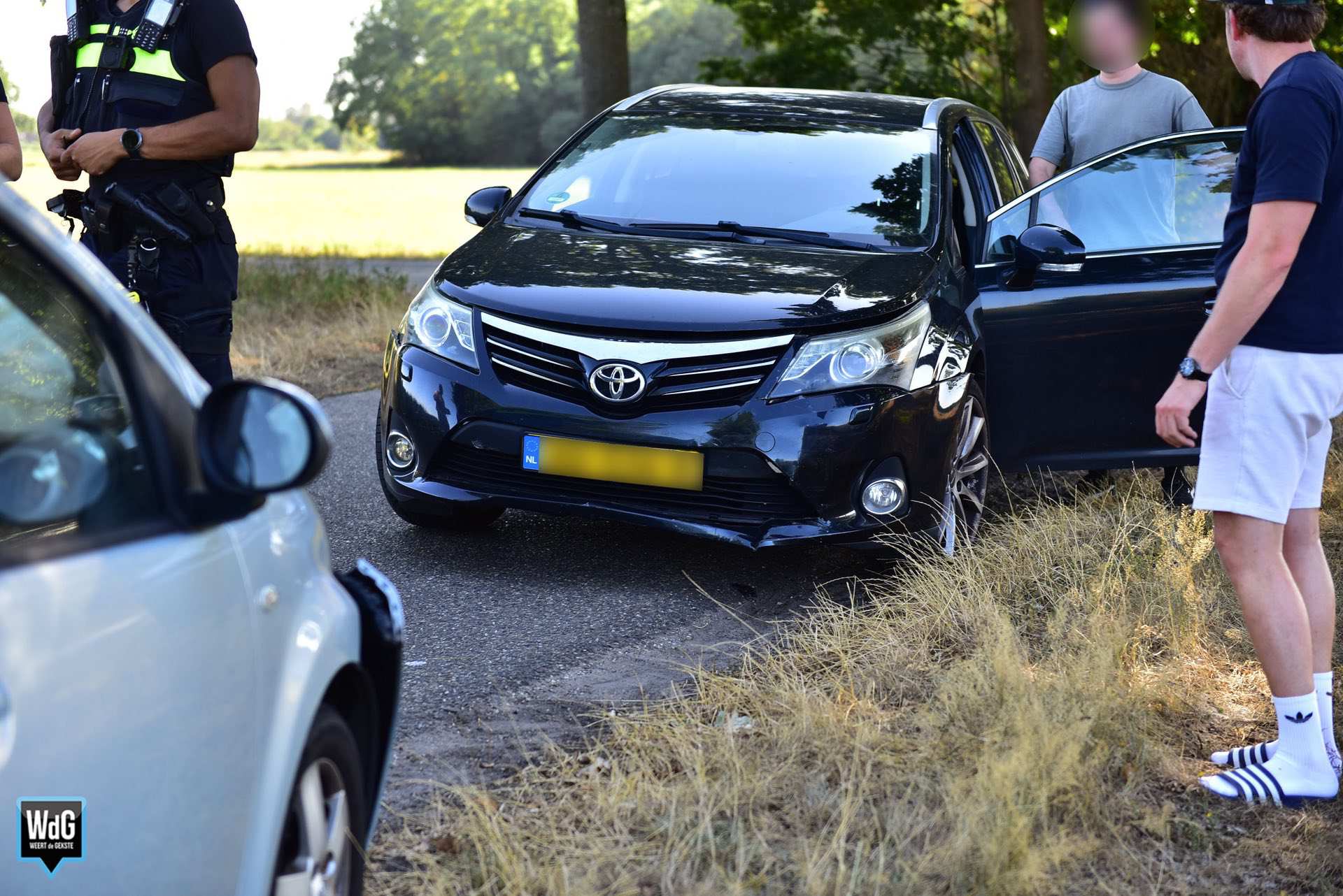 Twee auto’s botsen op kruising in Heythuysen