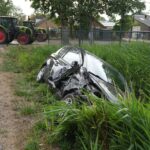 Auto belandt in sloot na botsing met tractor in Maarheeze