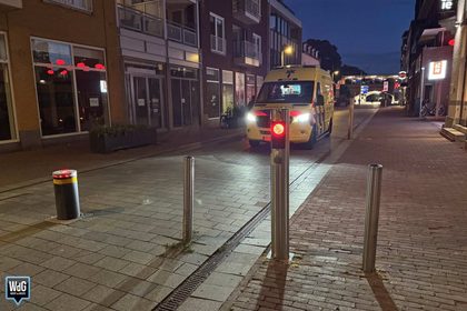 Fietsster gewond na botsing tegen paal in Stationsstraat