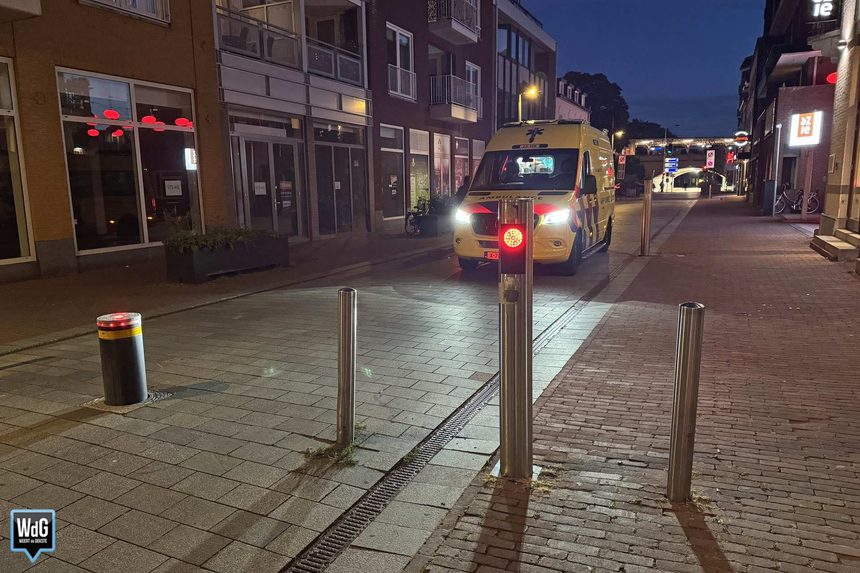 Fietsster gewond na botsing tegen paal in Stationsstraat