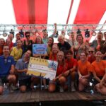 Team De Wearse Moele overhandigt de Wieërter Kwis cheque aan Stichting Kivakemo. Foto van doors-photography.com