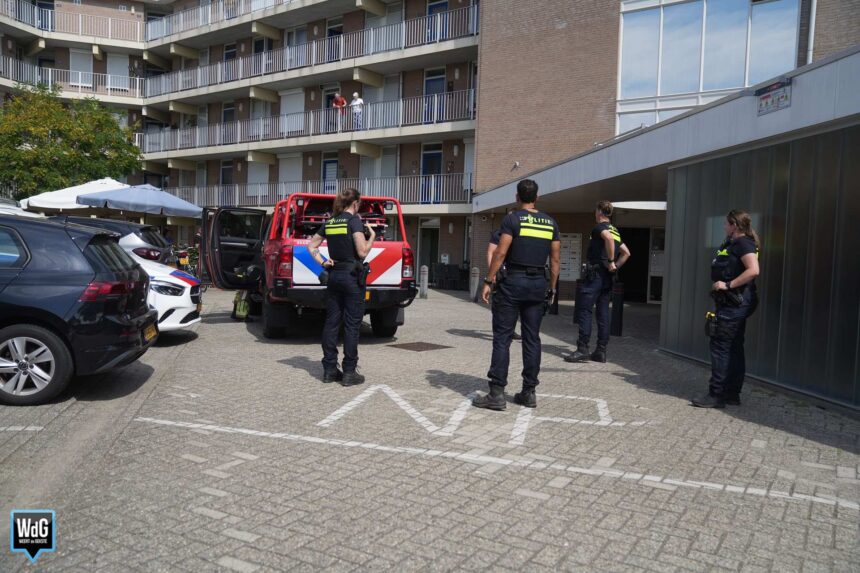 Brandweer rukt uit voor rook in wooncomplex Geertenhof