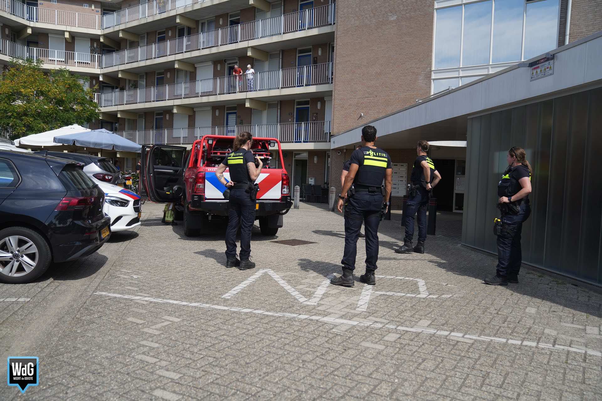 Brandweer rukt uit voor rook in wooncomplex Geertenhof