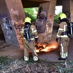 Gestripte scooter in brand onder viaduct Randweg-Oost