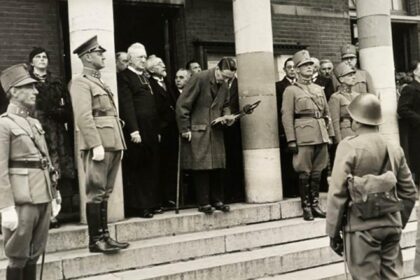 Burgemeester Kolkman begroet op 29 maart 1938 de militairen, waardoor Weert garnizoensstad wordt. Foto via De Aldenborgh