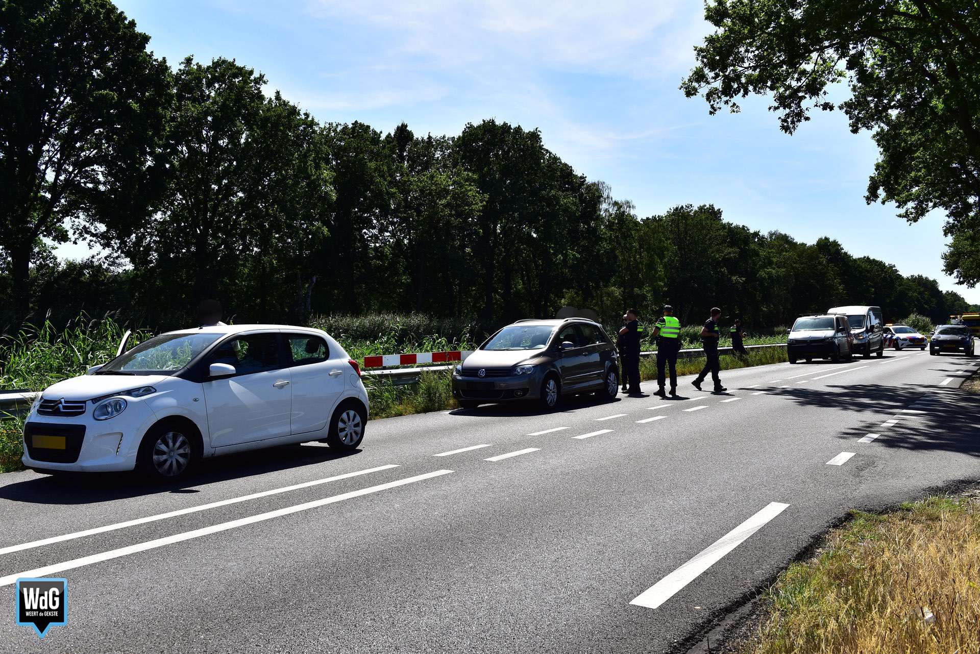 Meerdere voertuigen botsen op Venloseweg in Ospel