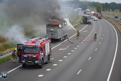 Vrachtwagenbrand zorgt voor afsluiting A2 bij Weert-Noord