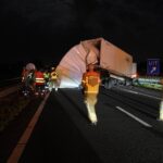 Toiletartikelen en mocktails op A2 na vrachtwagenongeval bij Ittervoort