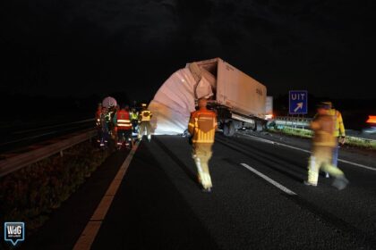 Toiletartikelen en mocktails op A2 na vrachtwagenongeval bij Ittervoort