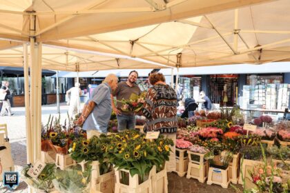 Weekmarkt krijgt extra kleur door boekpresentatie en beiaardconcert