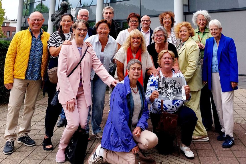 Voormalige verpleegkundeleerlingen na 50 jaar terug bij SJG