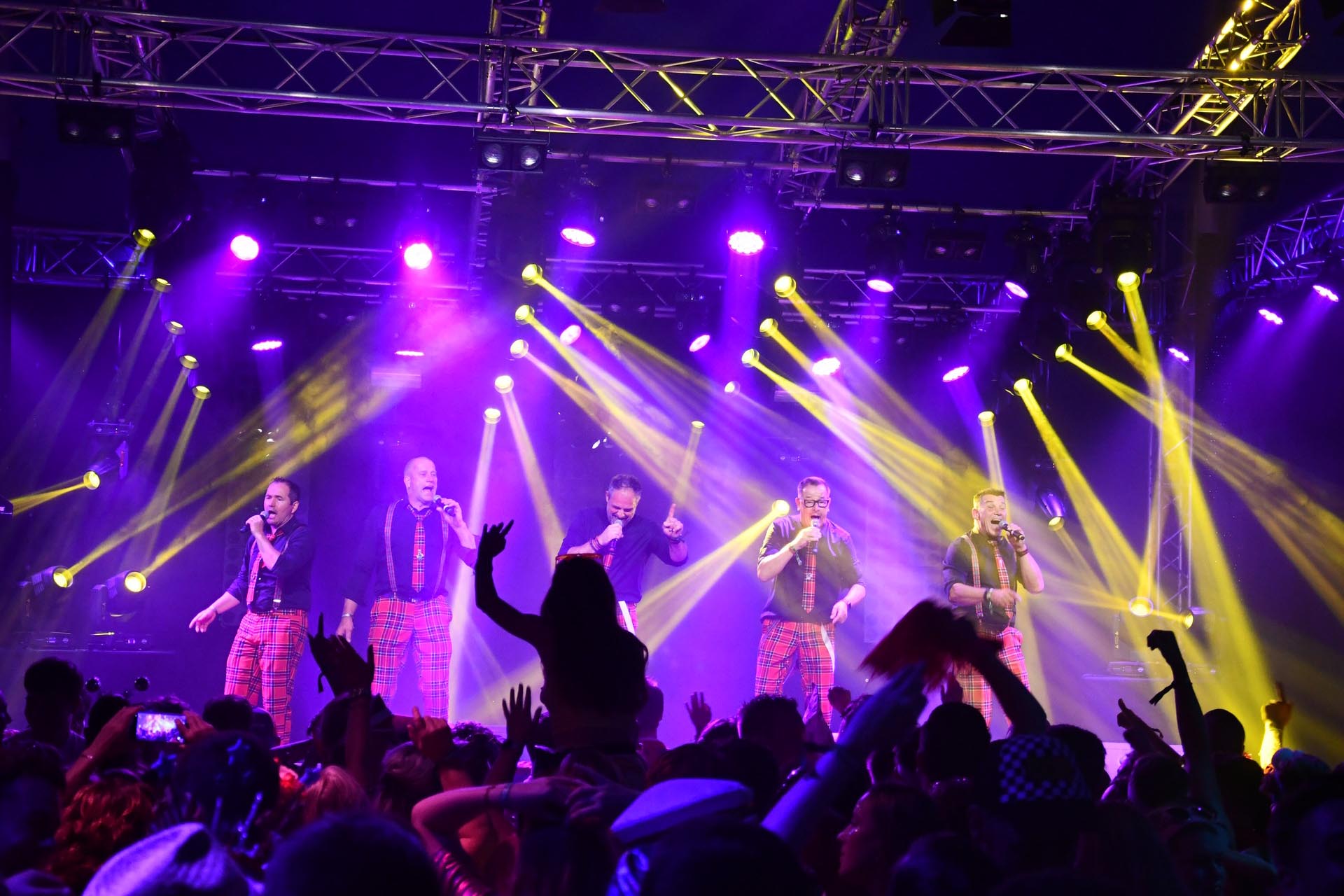 Drie dagen feest tijdens Zomerfeesten Ell met onder andere Men in Pek. Foto via Stichting Zomerfeesten Ell