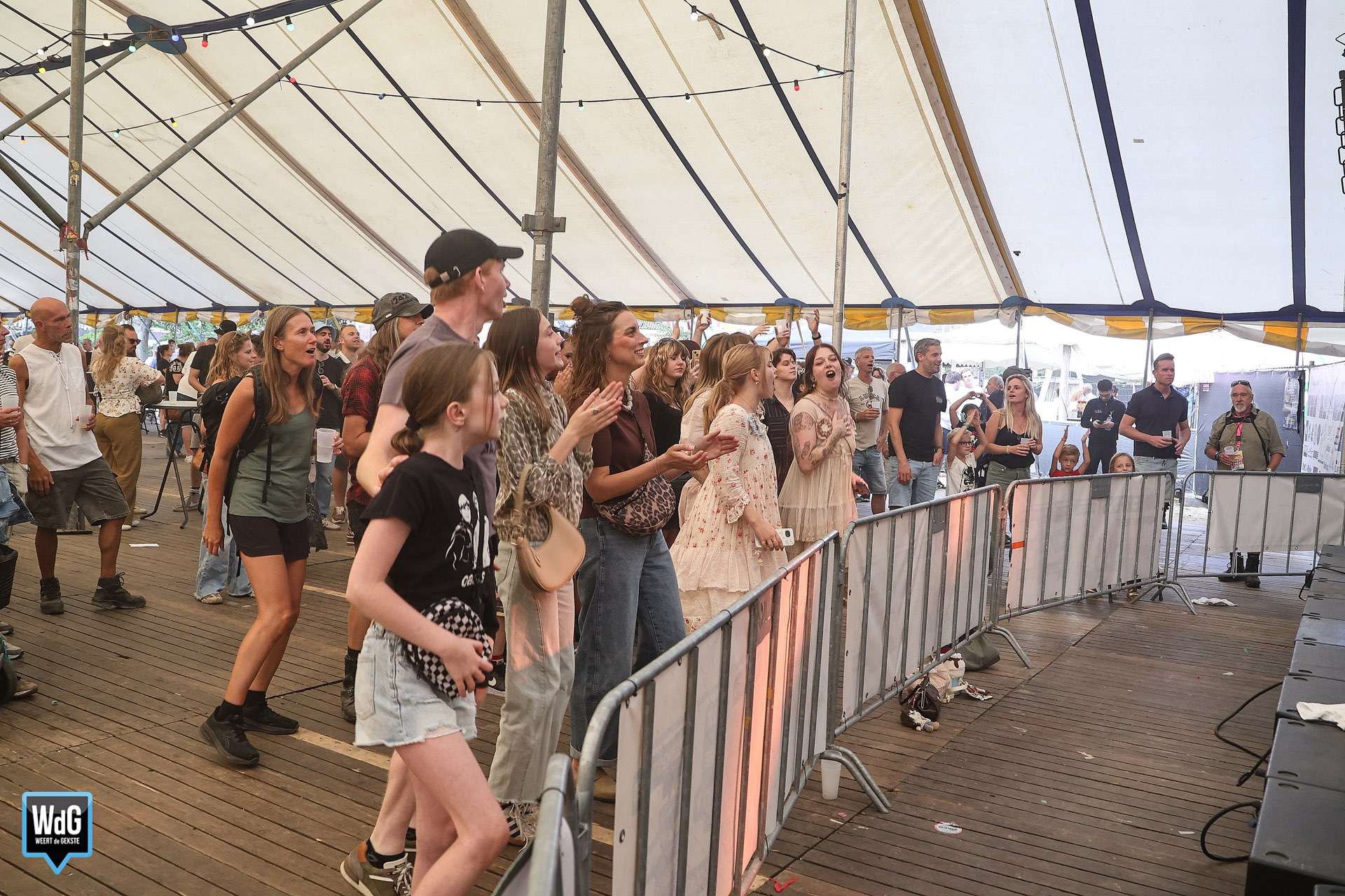 Meezingen met tijdloze rockhits tijdens de laatste dag van het Zomerfeest in het Fatimapark. Foto van Theo van de Winkel