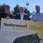 De gemeente Nederweert, McDonald's Nederweert, KFC Nederweert en Subway Nederweert hebben een gezamenlijk zwerfafvalconvenant ondertekend. Ingestuurde foto.