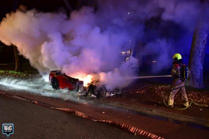 Twee geparkeerde auto’s op Beatrixlaan volledig uitgebrand