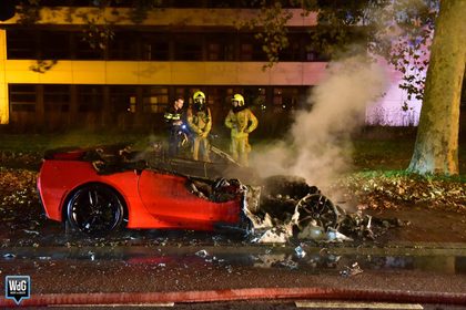 Auto op Beatrixlaan verwoest door brand