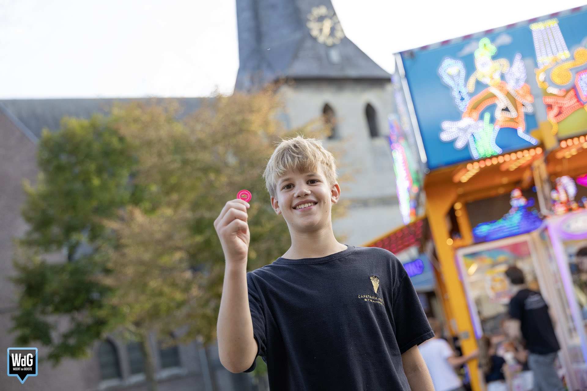 Frikandelpenning blijkt onverwachte hit op kermis Stramproy
