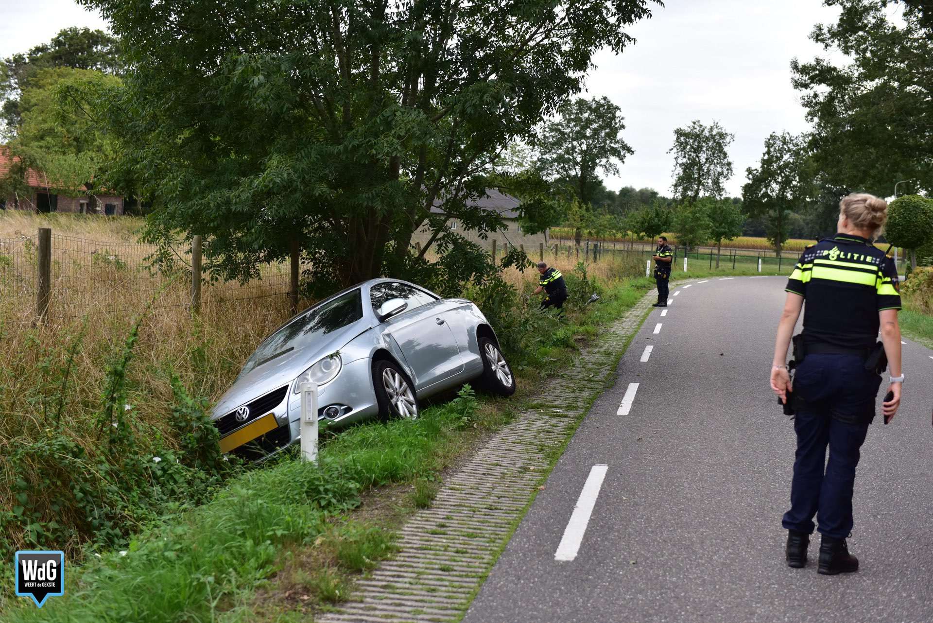 Auto betrokken bij het ongeval aan de Bocholterweg in Weert.