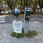 Paslezer naast parkeerautomaat op Vogelsbleek in Weert