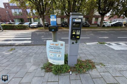 Paslezer naast parkeerautomaat op Vogelsbleek in Weert