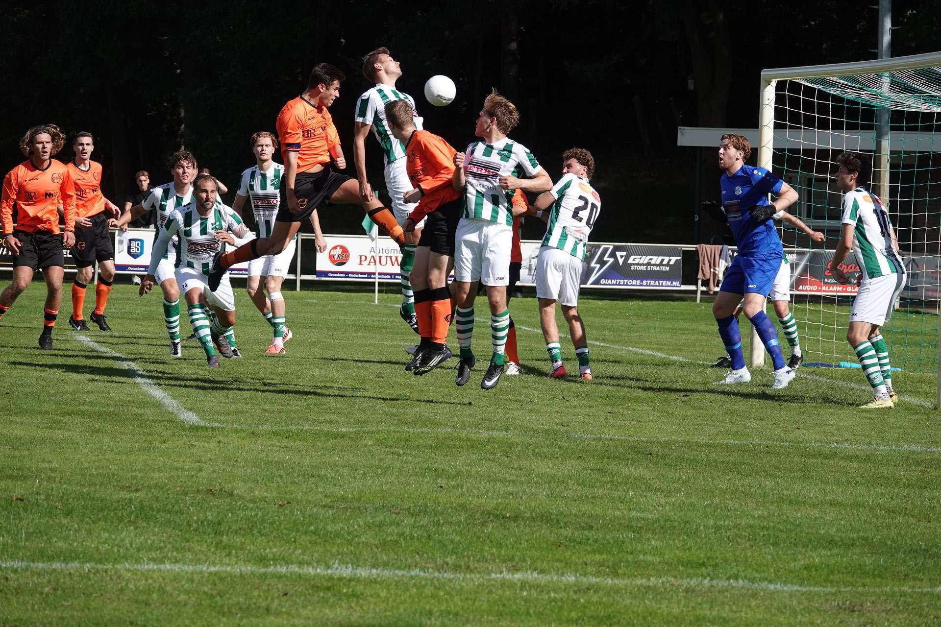 SV Laar. Ingestuurde foto