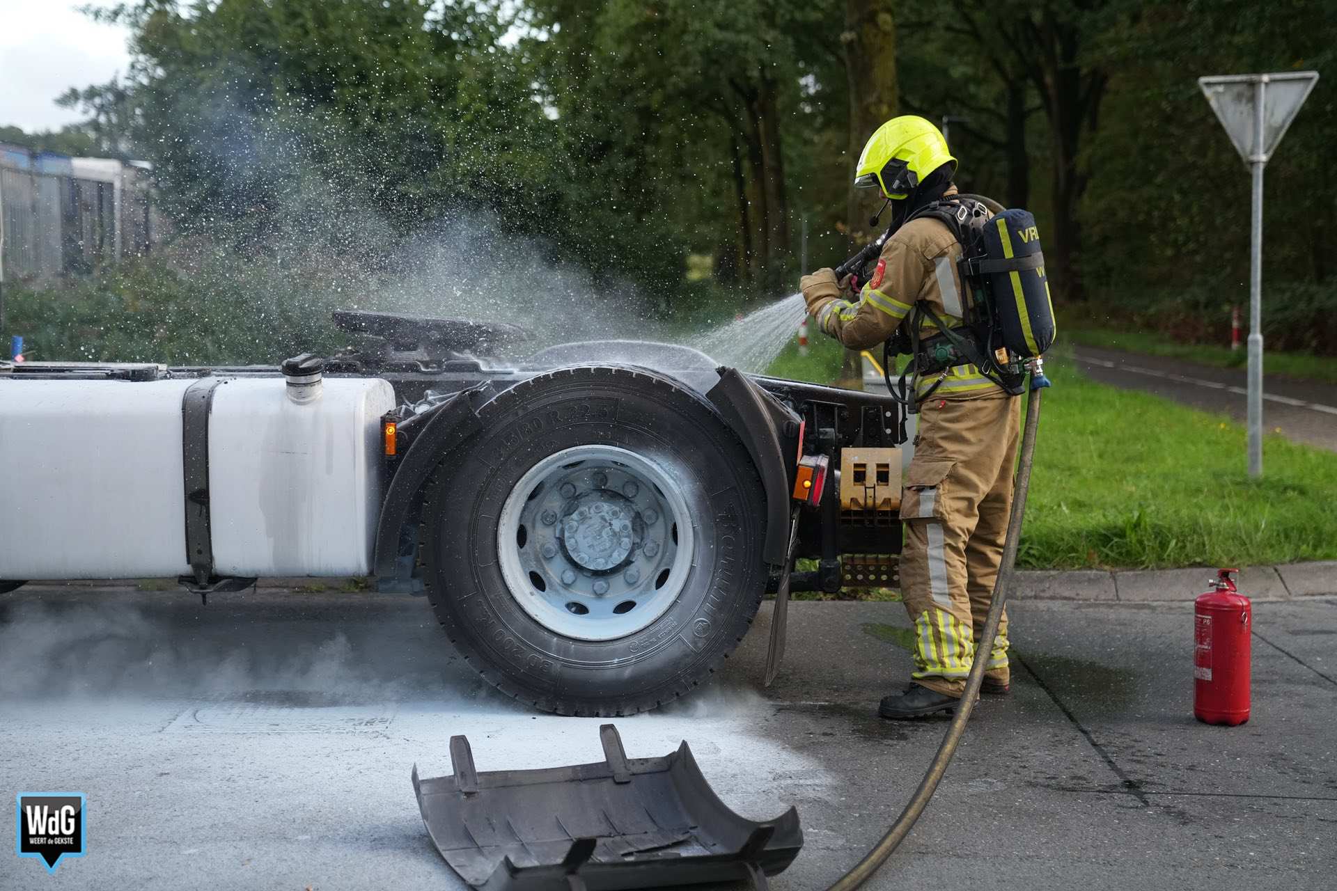 Vastgelopen remmen zorgen voor rookontwikkeling bij vrachtwagen