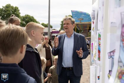 Wethouders Vestjens tijdens de kermis in Altweerterheide